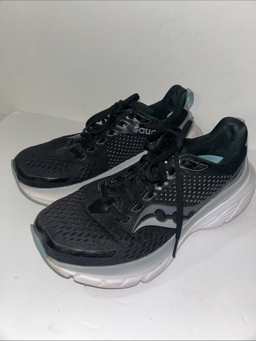 Saucony Guide 17 Fog Black Running Shoes with White Midsole Size 7
